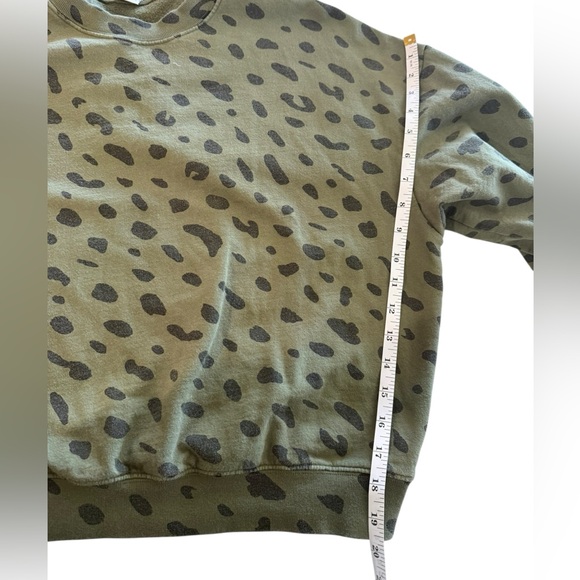 Clare V. Le Drop Sweatshirt Army Jag Green Animal Print Crop Sz XL - Picture 7 of 11
